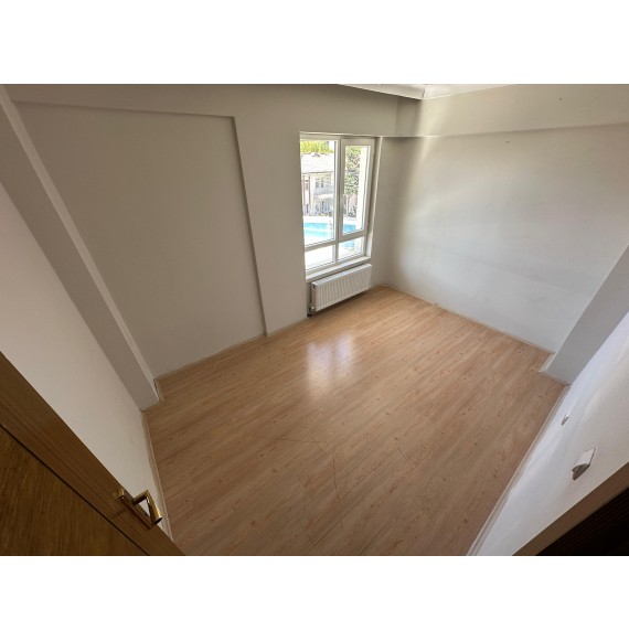 OVACIK'TA ASANSÖRLÜ ARA KATTA 3+1 YAPILI DAİRE