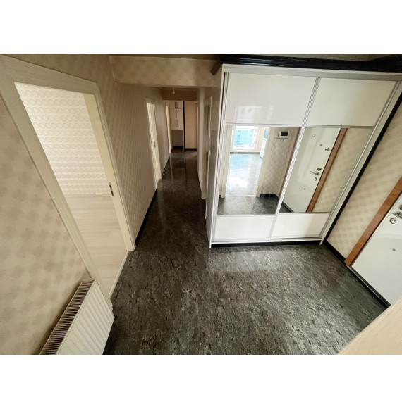 OVACIK'TA GENİŞ METRAJLI FULL YAPILI ARA KATTA 4+1 DAİRE