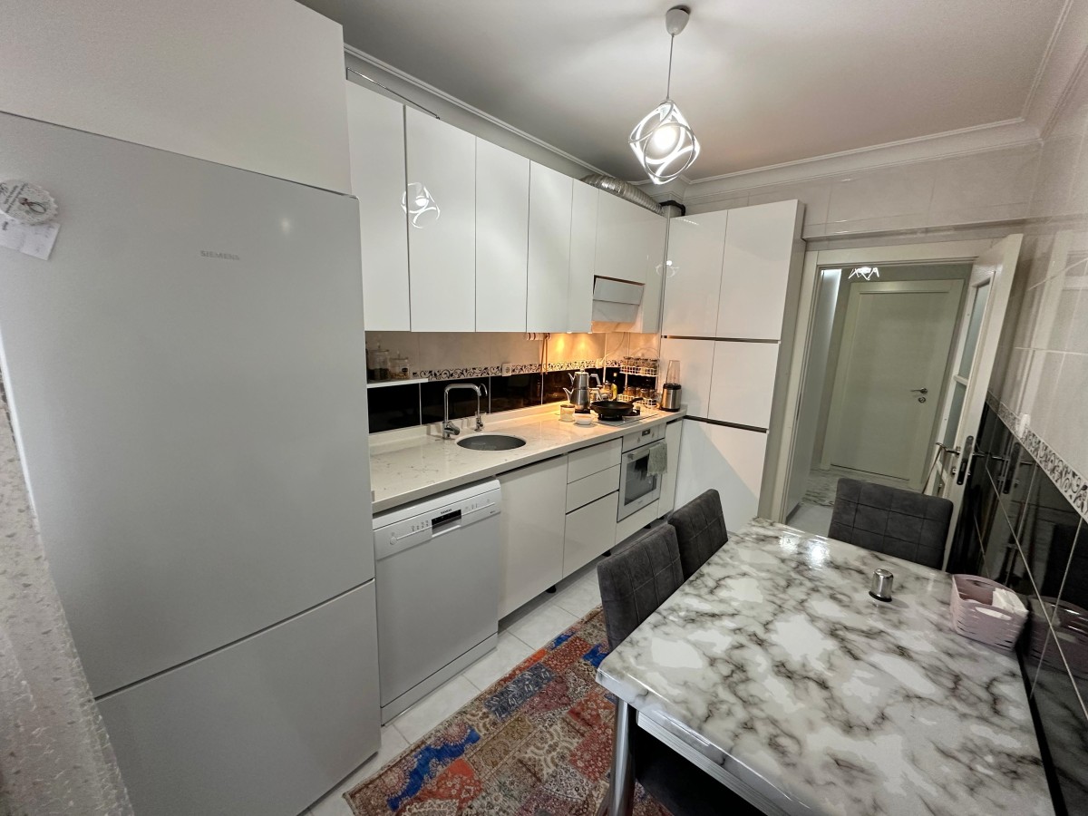 ÇAMBAŞI CADDESİ ÜZERİNDE...