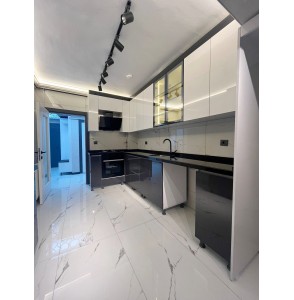 ATAPARK CADDE ÜZERİNDE ULTRA LÜKS YAPILI GİYİNME ODALI4+1 DAİRE