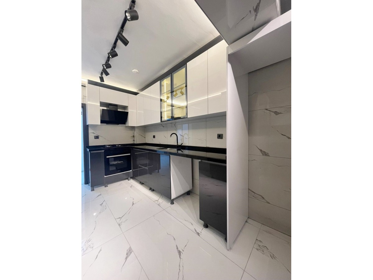 ATAPARK CADDE ÜZERİNDE...