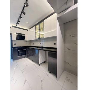 ATAPARK CADDE ÜZERİNDE ULTRA LÜKS YAPILI GİYİNME ODALI4+1 DAİRE