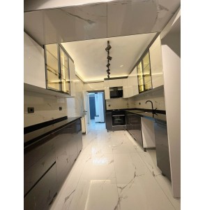 ATAPARK CADDE ÜZERİNDE ULTRA LÜKS YAPILI GİYİNME ODALI4+1 DAİRE