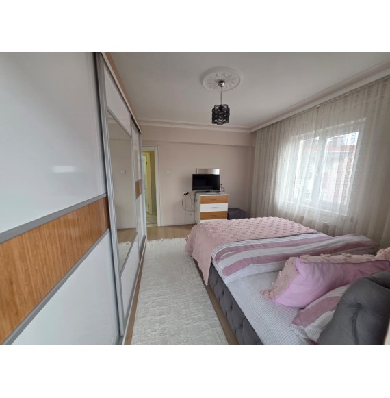 İNCİRLİ'DE LÜKS YAPILI PARK MANZARALI GENİŞ 3+1 DAİRE