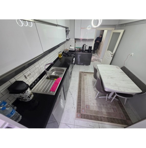 İNCİRLİ'DE LÜKS YAPILI PARK MANZARALI GENİŞ 3+1 DAİRE