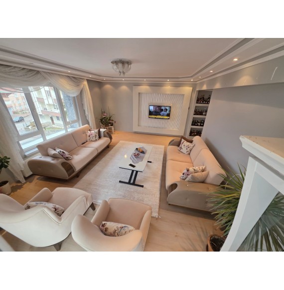 İNCİRLİ'DE LÜKS YAPILI PARK MANZARALI GENİŞ 3+1 DAİRE