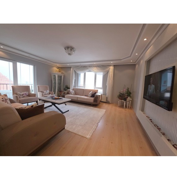 İNCİRLİ'DE LÜKS YAPILI PARK MANZARALI GENİŞ 3+1 DAİRE