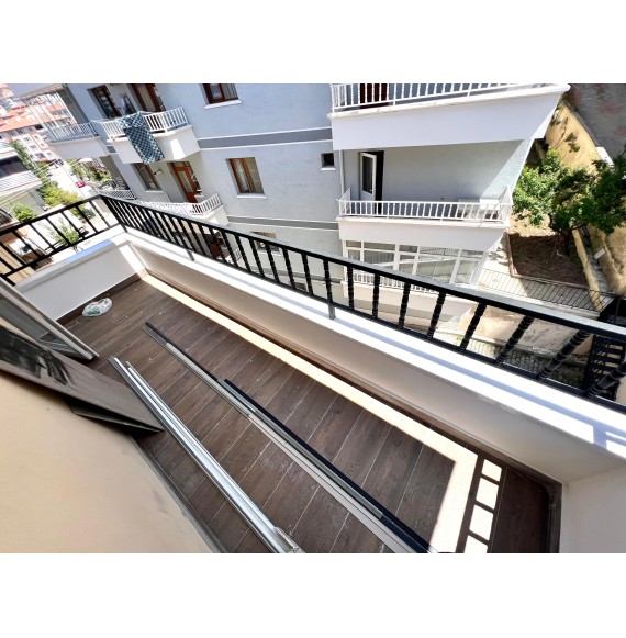 ÇAMBAŞI CADDESİ PARALELİ ULTRA LÜKS YAPILI KATTA 3+1 DAİRE