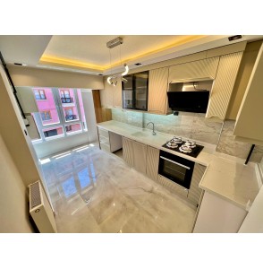 ÇAMBAŞI CADDESİ PARALELİ ULTRA LÜKS YAPILI KATTA 3+1 DAİRE