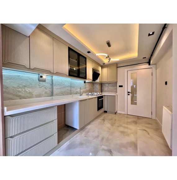 ÇAMBAŞI CADDESİ PARALELİ ULTRA LÜKS YAPILI KATTA 3+1 DAİRE