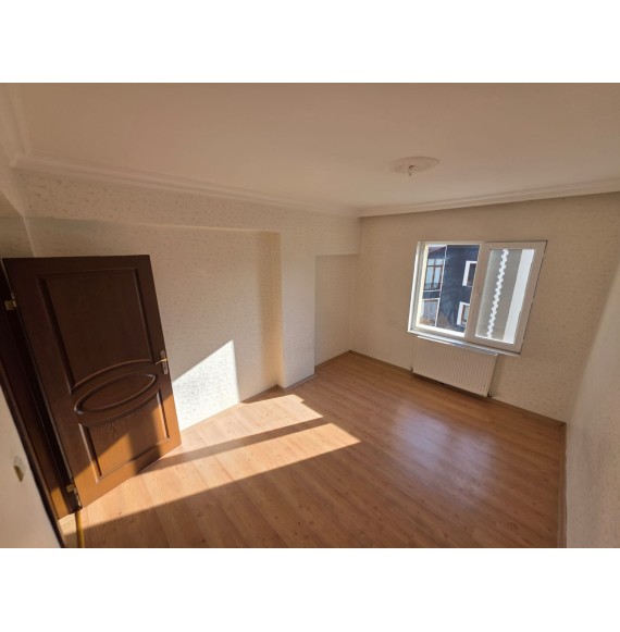 DİLEK CAMİİ YAKININDA ASANSÖRLÜ E.BANYO 3+1 GENİŞ DAİRE