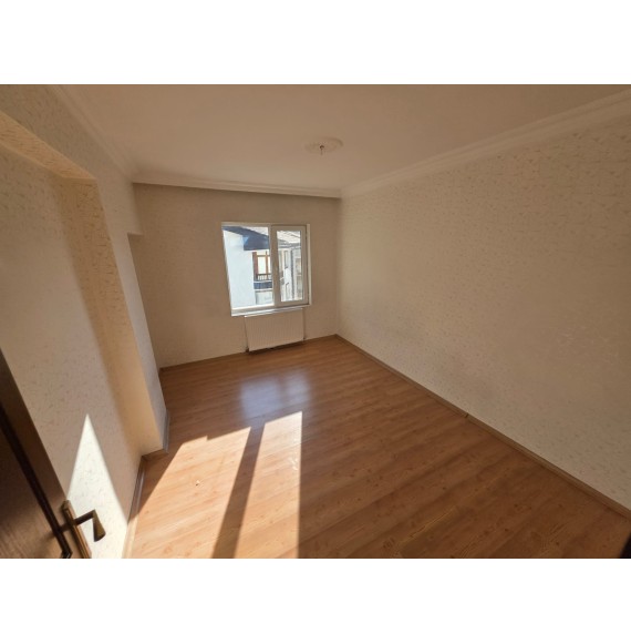 DİLEK CAMİİ YAKININDA ASANSÖRLÜ E.BANYO 3+1 GENİŞ DAİRE