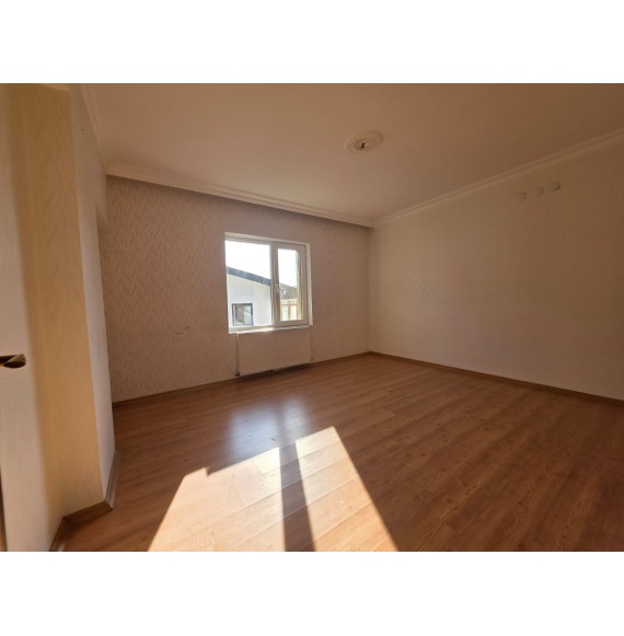 DİLEK CAMİİ YAKININDA ASANSÖRLÜ E.BANYO 3+1 GENİŞ DAİRE
