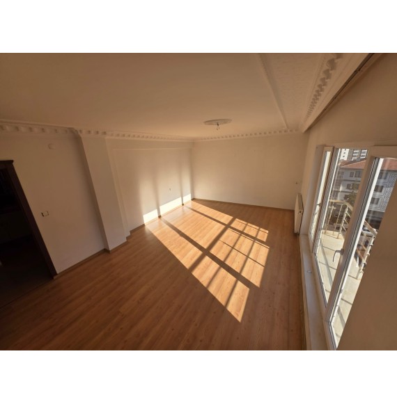 DİLEK CAMİİ YAKININDA ASANSÖRLÜ E.BANYO 3+1 GENİŞ DAİRE