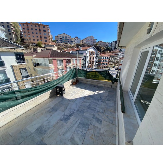 ÇAMBAŞI CADDESİ PARALELİNDE TERAS BALKONLU 5+1 DUBLEKS DAİRE