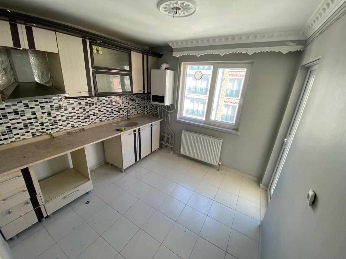 ÇAMBAŞI CADDESİ PARALELİNDE...