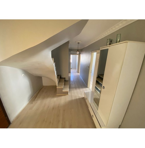 ÇAMBAŞI CADDESİ PARALELİNDE TERAS BALKONLU 5+1 DUBLEKS DAİRE