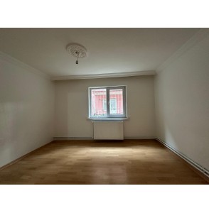 GAZELLER CADDESİ PARALELİNDE CEPHELERİ AÇIK KAT KONUMUNDA 2+1