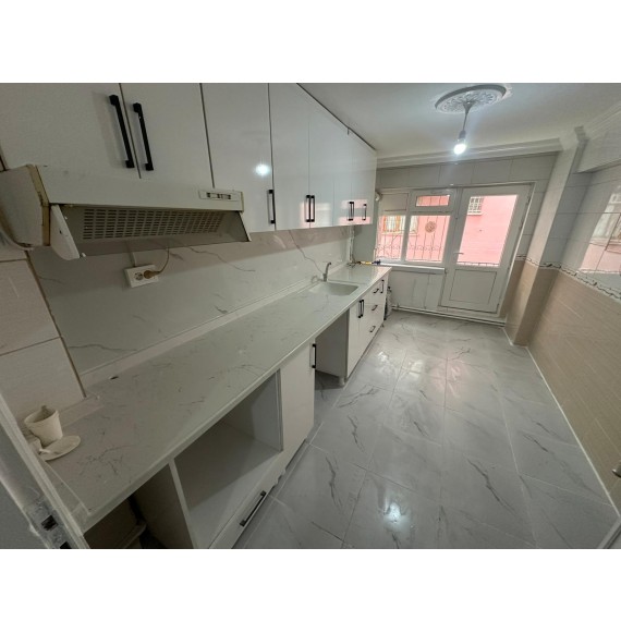 GAZELLER CADDESİ PARALELİNDE CEPHELERİ AÇIK KAT KONUMUNDA 2+1