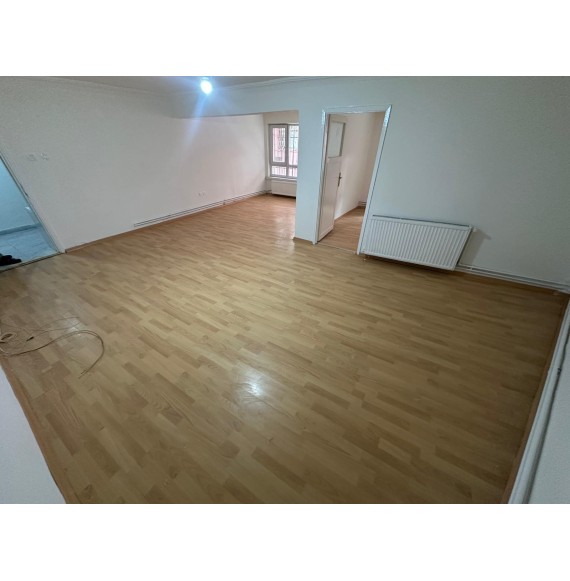 GAZELLER CADDESİ PARALELİNDE CEPHELERİ AÇIK KAT KONUMUNDA 2+1