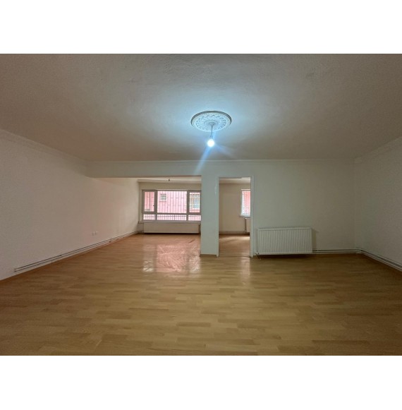 GAZELLER CADDESİ PARALELİNDE CEPHELERİ AÇIK KAT KONUMUNDA 2+1