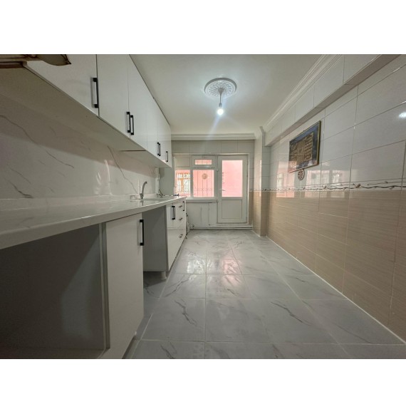 GAZELLER CADDESİ PARALELİNDE CEPHELERİ AÇIK KAT KONUMUNDA 2+1