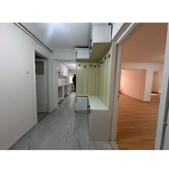 GAZELLER CADDESİ PARALELİNDE CEPHELERİ AÇIK KAT KONUMUNDA 2+1