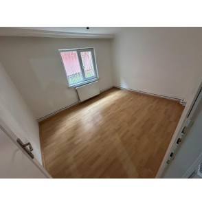 GAZELLER CADDESİ PARALELİNDE CEPHELERİ AÇIK KAT KONUMUNDA 2+1