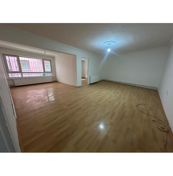 GAZELLER CADDESİ PARALELİNDE CEPHELERİ AÇIK KAT KONUMUNDA 2+1