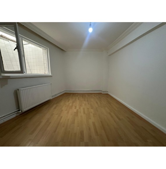 GAZELLER CADDESİ PARALELİNDE CEPHELERİ AÇIK KAT KONUMUNDA 2+1