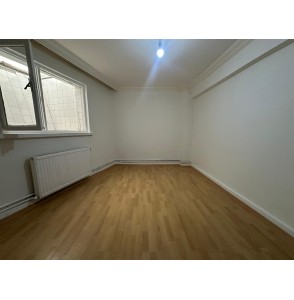 GAZELLER CADDESİ PARALELİNDE CEPHELERİ AÇIK KAT KONUMUNDA 2+1