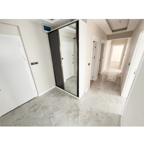 OVACIK'TA SIFIR DAİRE E.BANYOLU GİRİNME ODALI 4+1 LÜKS KİRALIK