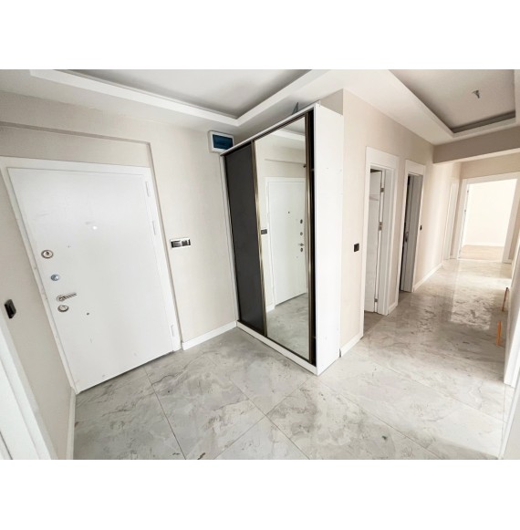 OVACIK'TA SIFIR DAİRE E.BANYOLU GİRİNME ODALI 4+1 LÜKS KİRALIK