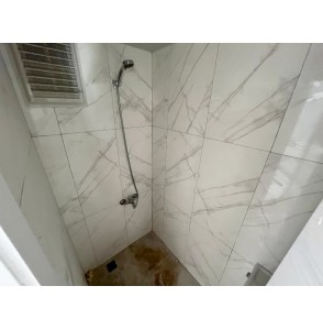 OVACIK'TA SIFIR DAİRE E.BANYOLU GİRİNME ODALI 4+1 LÜKS KİRALIK