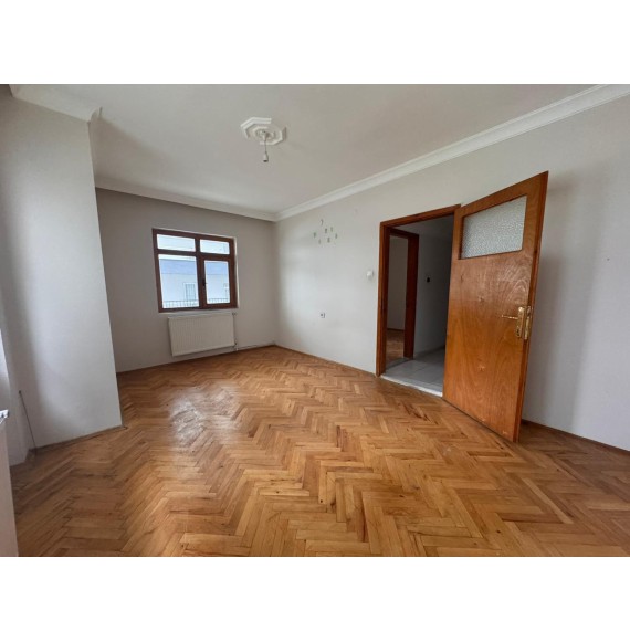 UFUKTEPE CADDESİ PARALELİ AÇIK CEPHELİ MASRAFSIZ 2+1