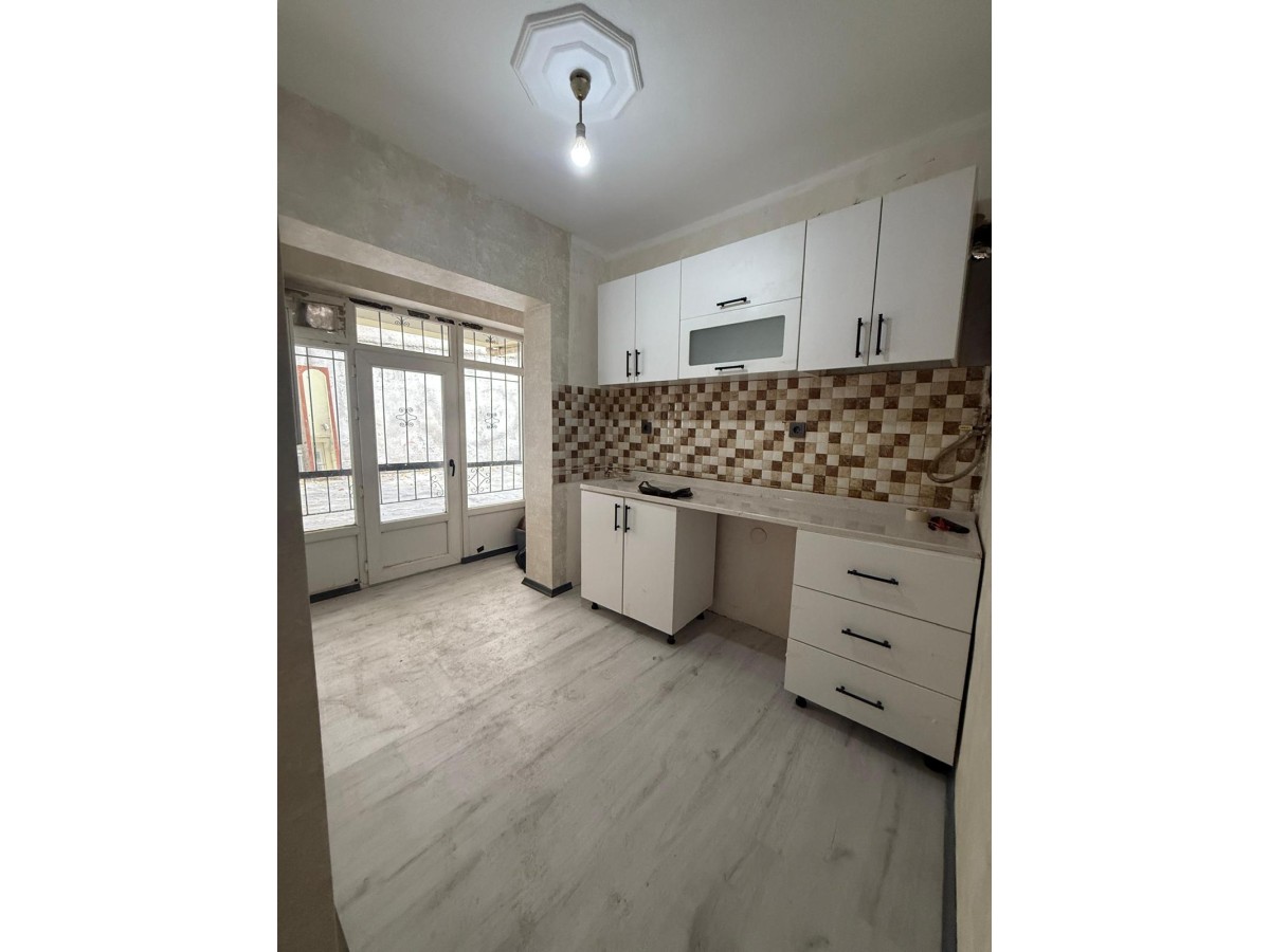 GÜNSAZAK CADDESİ ÜZERİNDE...