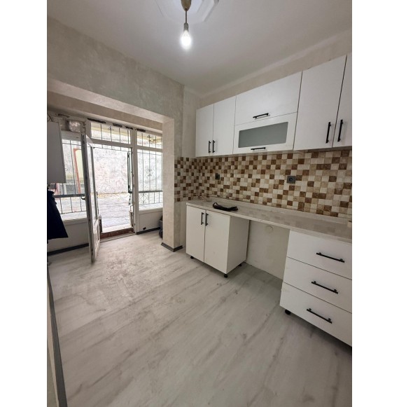 GÜNSAZAK CADDESİ ÜZERİNDE LÜKS YAPILI KENDİNE AİT BAHÇELİ MASRAFSIZ 3+1