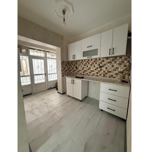 GÜNSAZAK CADDESİ ÜZERİNDE LÜKS YAPILI KENDİNE AİT BAHÇELİ MASRAFSIZ 3+1