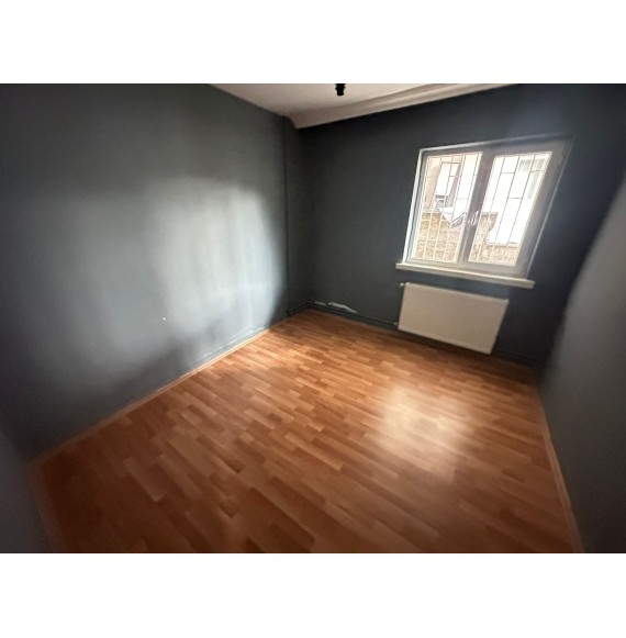 İNCİRLİ DE GENİŞ METRAJLI YAPILI MASRAFSIZ 4+1