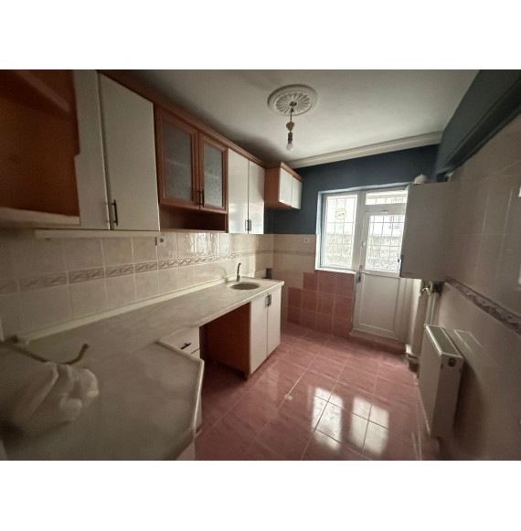 İNCİRLİ DE GENİŞ METRAJLI YAPILI MASRAFSIZ 4+1