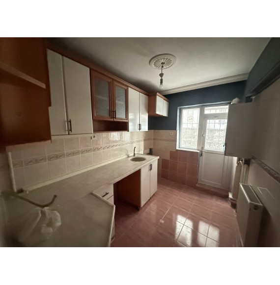 İNCİRLİ DE GENİŞ METRAJLI YAPILI MASRAFSIZ 4+1