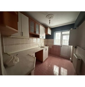 İNCİRLİ DE GENİŞ METRAJLI YAPILI MASRAFSIZ 4+1