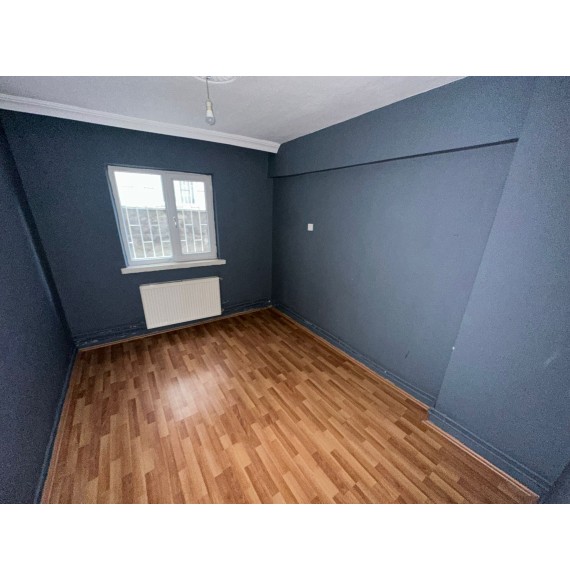 İNCİRLİ DE GENİŞ METRAJLI YAPILI MASRAFSIZ 4+1