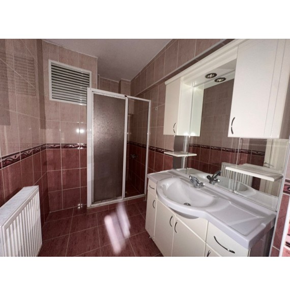 İNCİRLİ DE GENİŞ METRAJLI YAPILI MASRAFSIZ 4+1