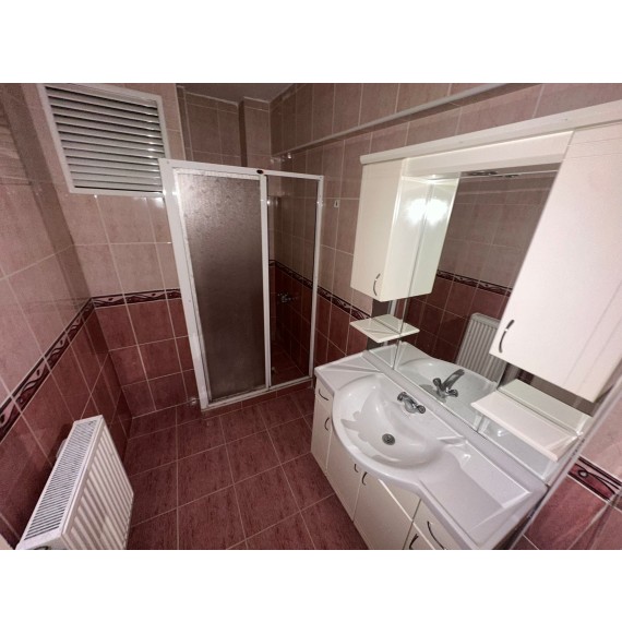 İNCİRLİ DE GENİŞ METRAJLI YAPILI MASRAFSIZ 4+1