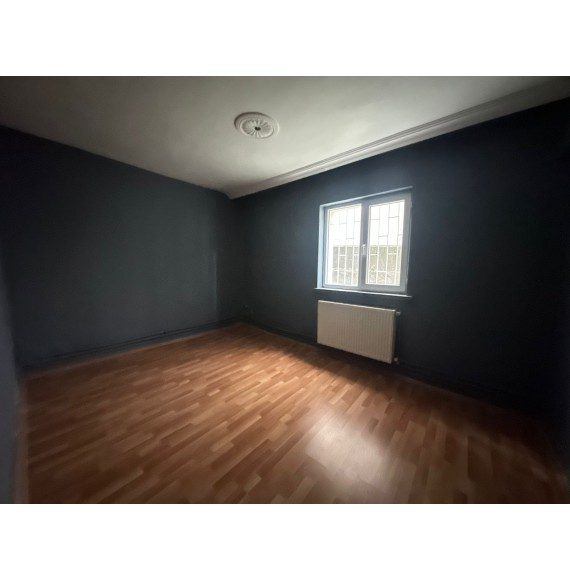 İNCİRLİ DE GENİŞ METRAJLI YAPILI MASRAFSIZ 4+1