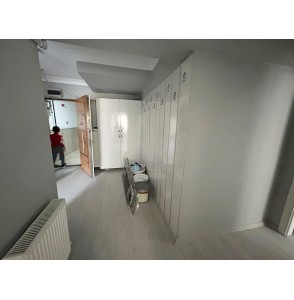 ATAPARK ANA CADDE ÜZERİNDE KAT KONUMUNDA ASANSÖRLÜ YAPILI 2+1