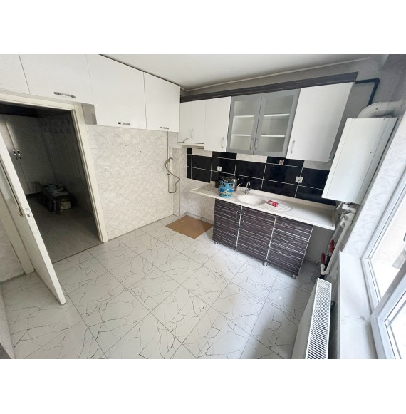 ATAPARK ANA CADDE ÜZERİNDE KAT KONUMUNDA ASANSÖRLÜ YAPILI 2+1