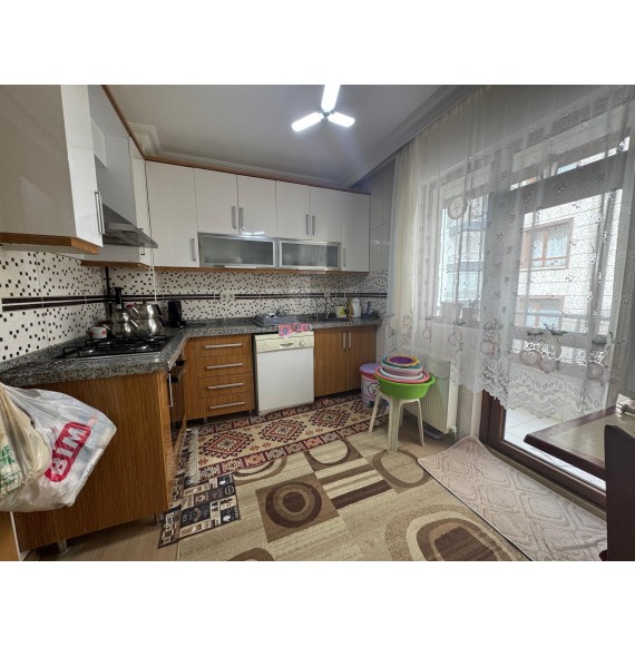 YEŞİLTEPE KIZILIRMAK CADDESİ ÜZERİ ARA KATTA 130m2 YAPILI 3+1