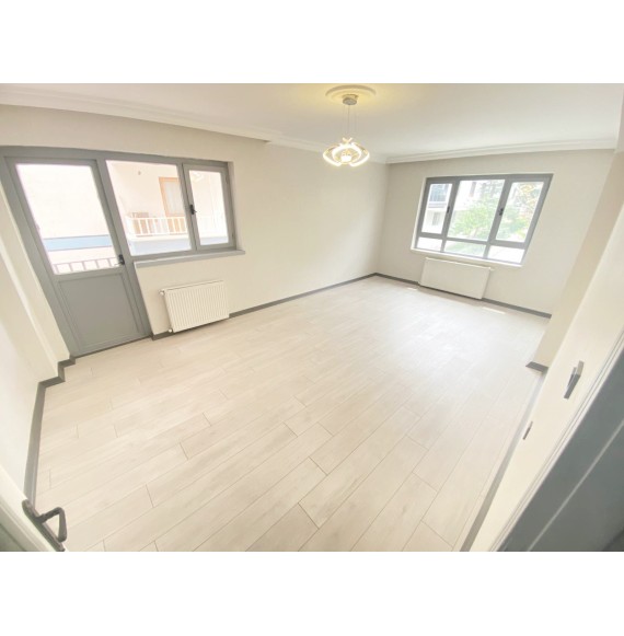 YAYLA'DA 3+1 1.KAT 120M2 LÜKS YAPILI YAYLA'DA OTOBÜS ÖNÜNDE